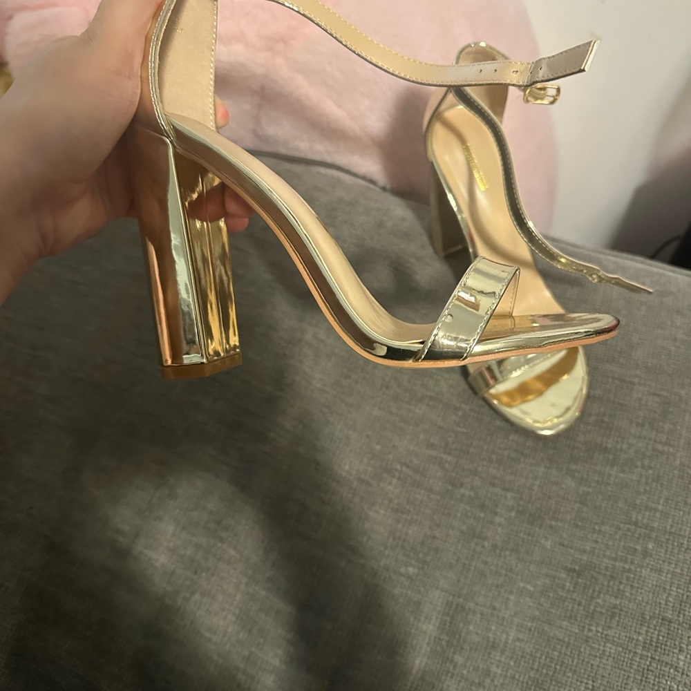 Pretty little thing gold heels - Picture 2 of 4